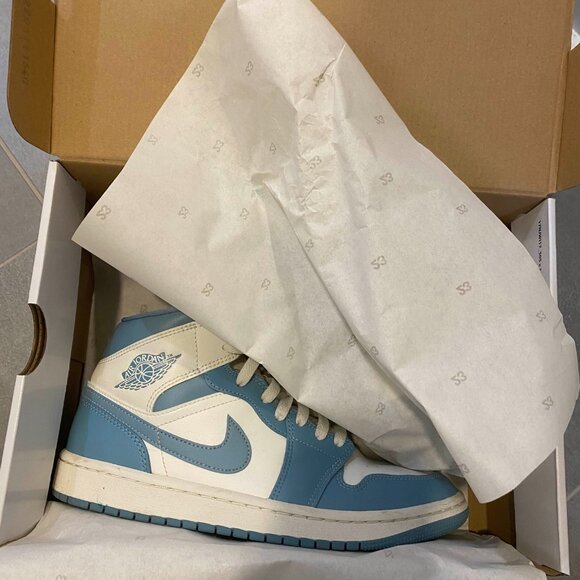 Air Jordan 1 Mid ‘University Blue’ Womens - Picture 4 of 6